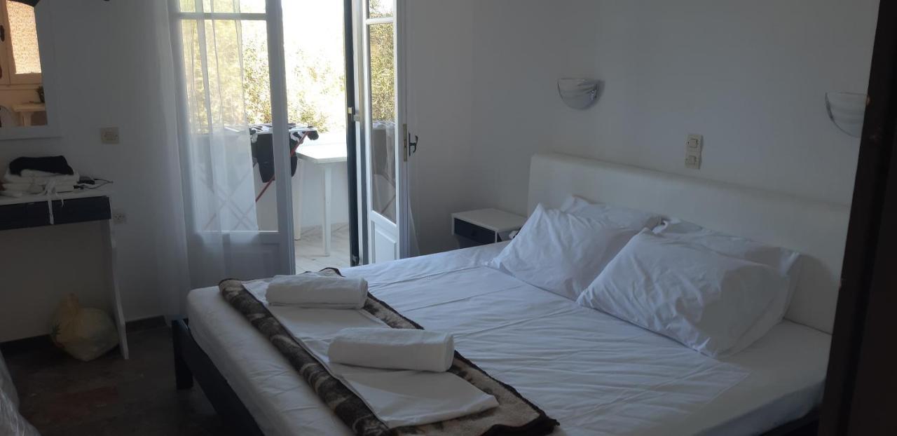 Family Room,1296366235:JPEG